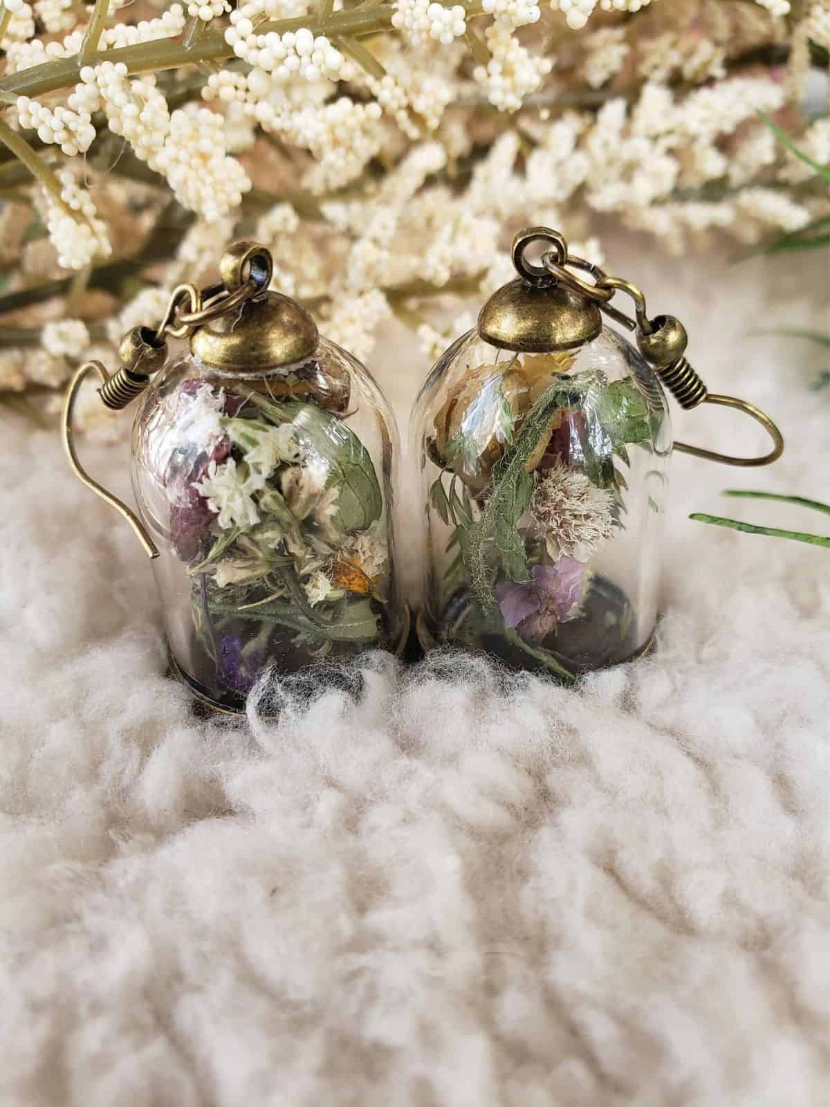 China Factory Retro Trendy Transparent Resin Natural Dried Flower Earrings  DIY Epoxy Preserved Flower Earrings Ear Hooks for Women as shown in the  picture in bulk online - PandaWhole.com